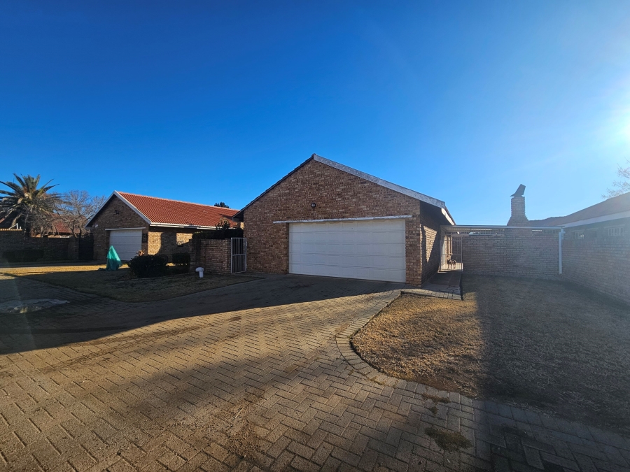 3 Bedroom Property for Sale in La Hoff North West